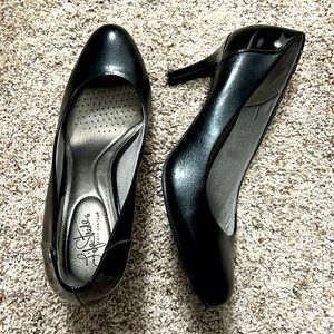Women’s Size 10 LifeStride black heels worn only a few times.